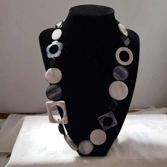 Vintage Black Glass and Mother of Pearl Inlay Necklace - Picture 3 of 7